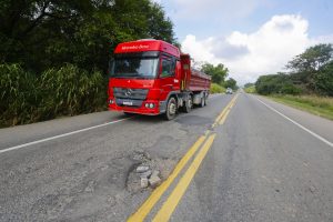 BR-393: A Rodovia do Aço entre Rio e Minas enfrenta abandono crítico com buracos e acidentes fatais