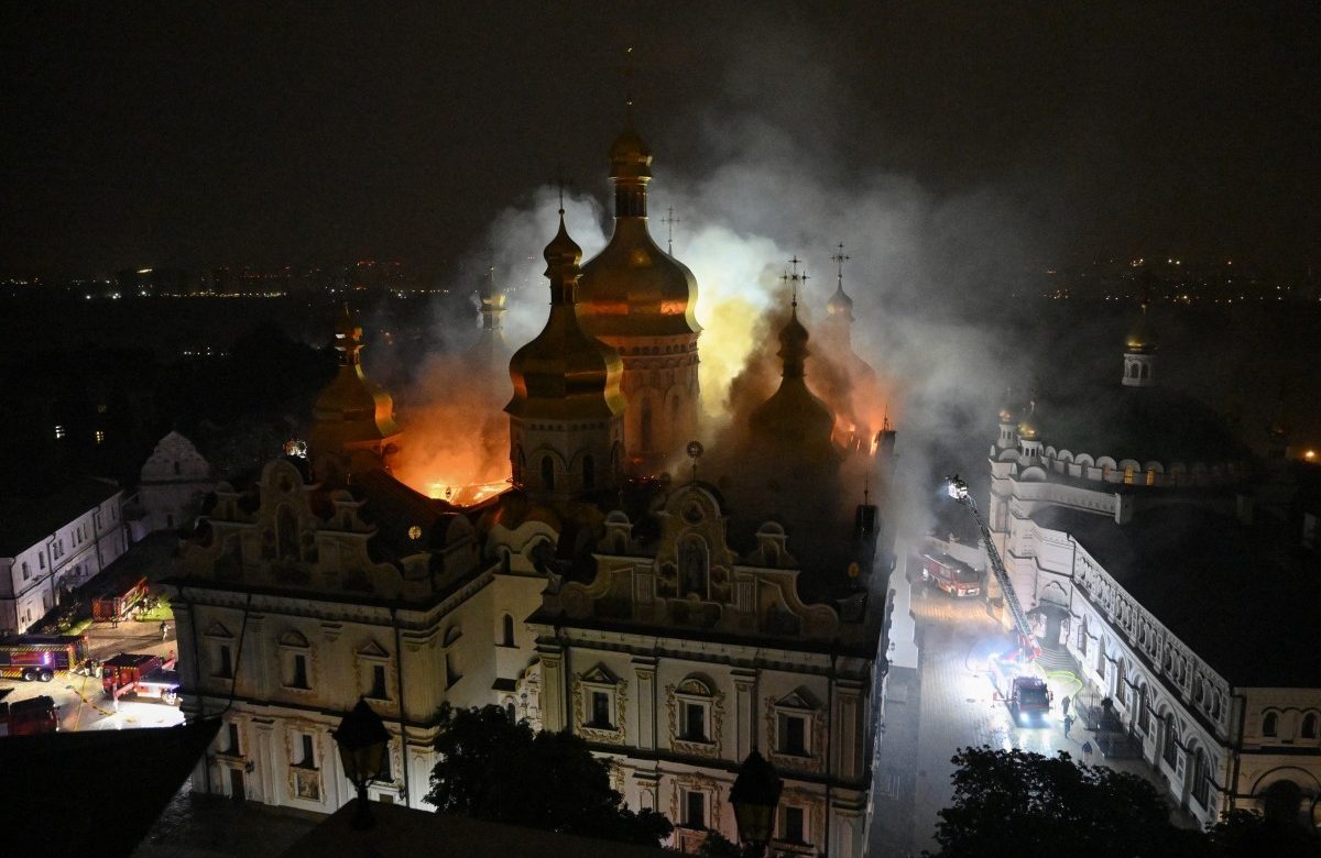 Catedral de Kiev enfrentará dois anos de restauração após ataque russo devastador
