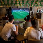 Copa do Mundo 2026: Rio de Janeiro deve movimentar R$ 327 milhões com consumidores assistindo em casa