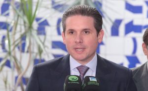 Hugo Motta pede retirada de urgência do projeto sobre fim da escala 6×1 após aprovação da PEC na Câmara