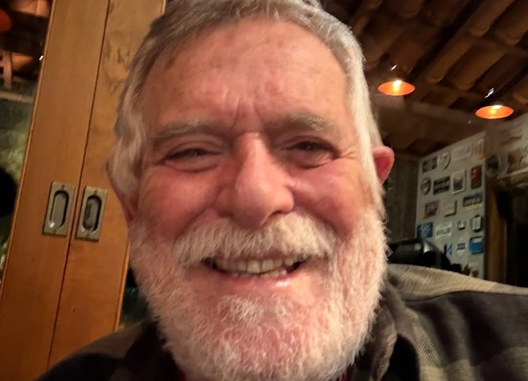 José de Abreu aos 80 anos: retorno à comédia em ‘Por você’, viagem à Sicília e reflexões sobre carreira de 60 anos