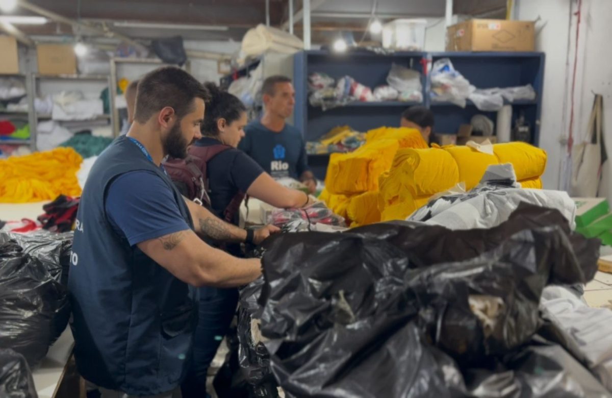 Receita Federal apreende 1 milhão de camisas falsas de times em 3 meses antes da Copa