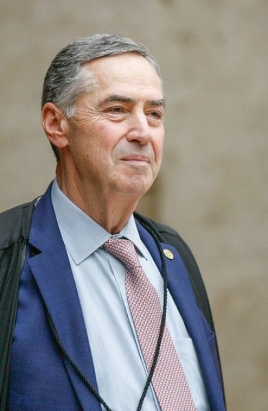 Barroso revela livro de memórias sobre sua trajetória no STF e avalia melhor momento para publicação