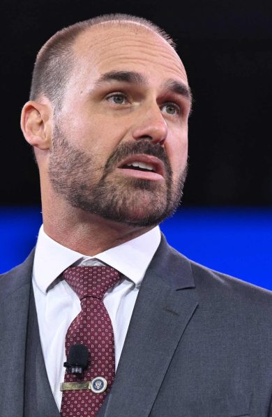 Deputada do PT solicita monitoramento eleitoral de Eduardo Bolsonaro e aliados ao ministro Moraes