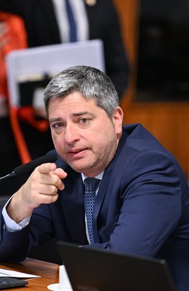Prefeitos do Interior do Rio Defendem Carlos Portinho como Candidato ao Senado contra Favoritismo de Jordy e Cavalcante