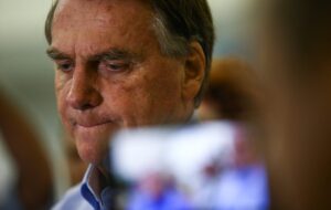 Bolsonaro pode ter recebido informações da Abin após ex-presidente deixar o cargo
