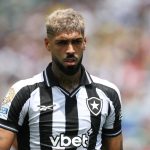 Afastamento de Textor do Botafogo pode atrasar transferência de Barboza ao Palmeiras