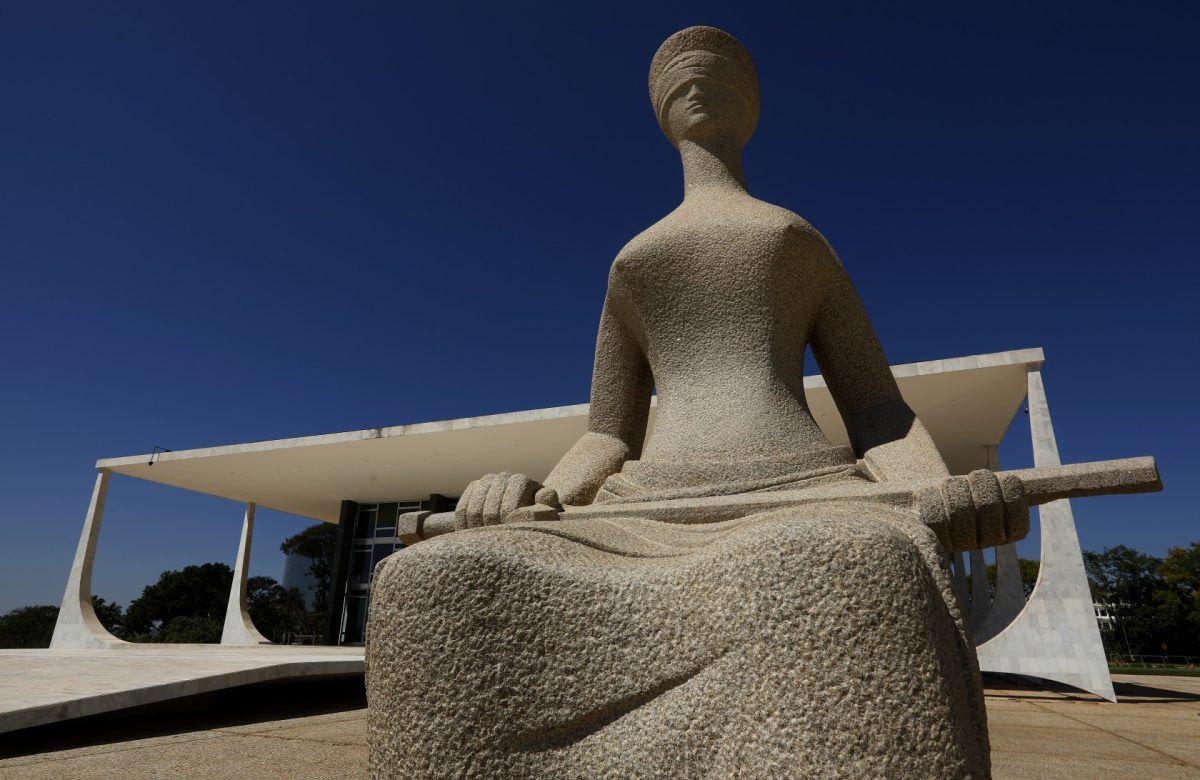 Autofagia Constitucional: O STF e a Fragilização da Democracia Institucional Brasileira