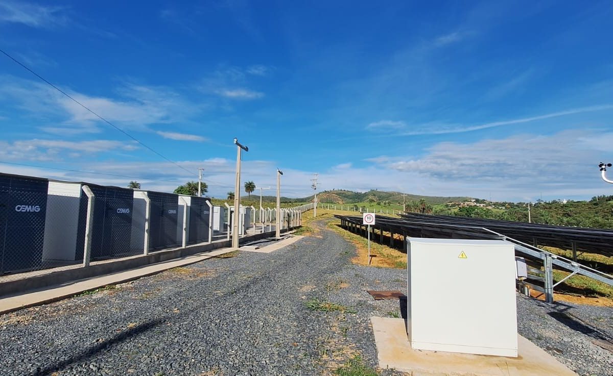 Baterias dominam sistemas elétricos globais com queda de 75% nos custos até 2025