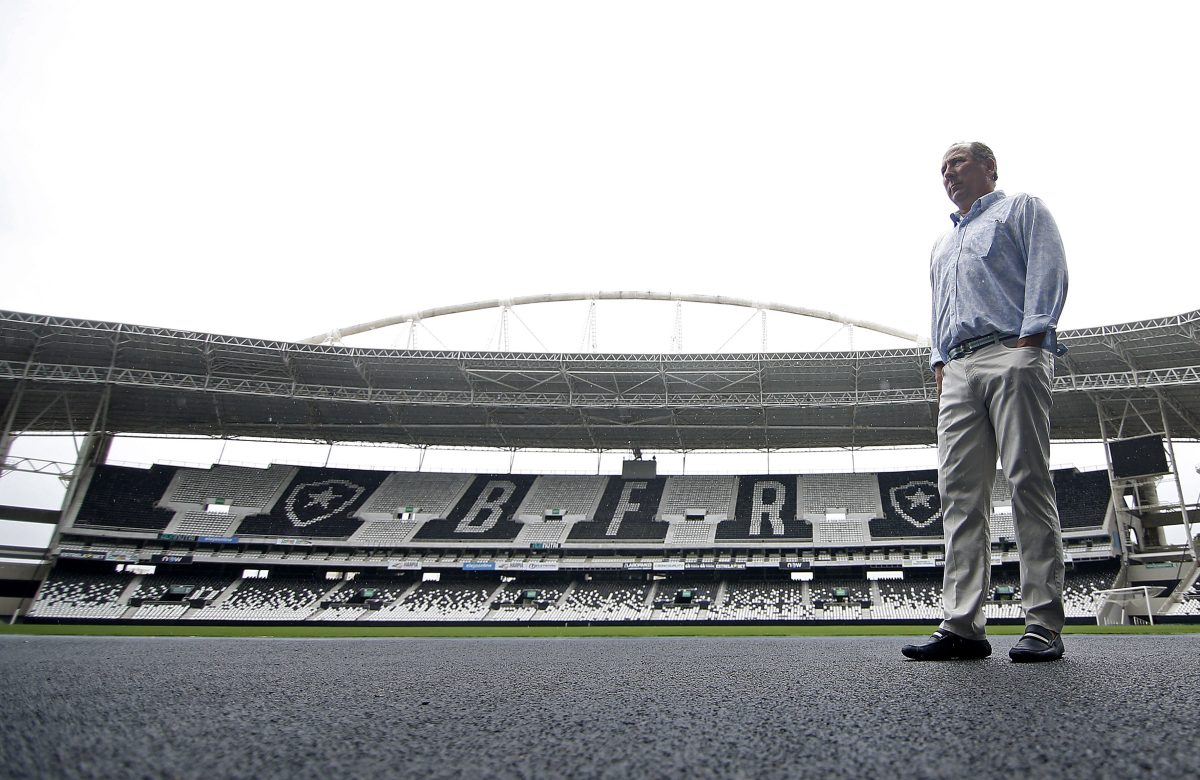 Botafogo apresenta pedido de reconsideração contra afastamento preventivo de John Textor da SAF