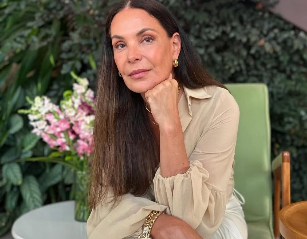 Carolina Ferraz revela como o assassinato do pai aos 14 anos moldou sua personalidade