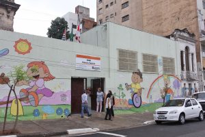 Documentário Brasil Paralelo gera crise em escola pública de SP: manipulação de imagens e gravações sem consentimento