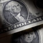 Dólar Fecha no Menor Patamar em Mais de Dois Anos: Incerteza no Oriente Médio Paralisa Investidores