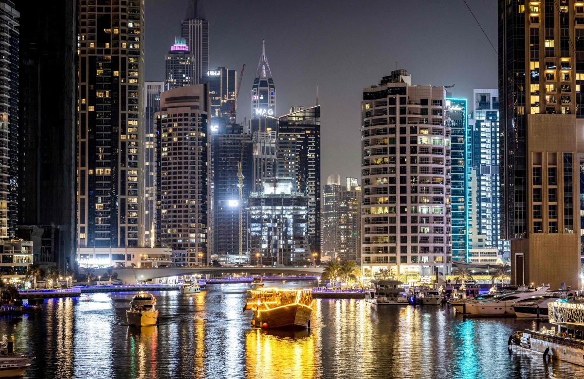 Emirados Árabes Unidos demonstram resiliência militar contra ataques iranianos em região instável