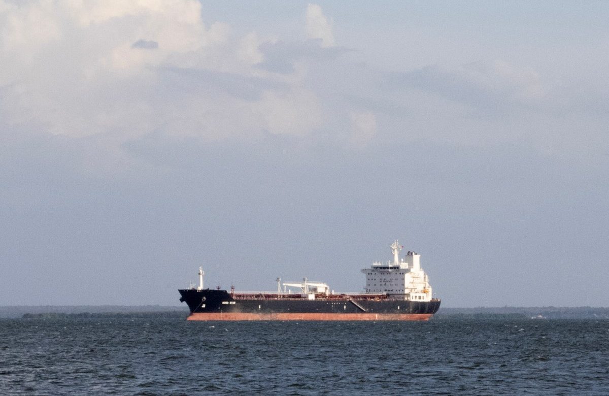 EUA estendem permissão para navios estrangeiros até agosto para conter alta do petróleo