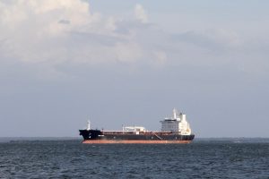 EUA estendem permissão para navios estrangeiros até agosto para conter alta do petróleo