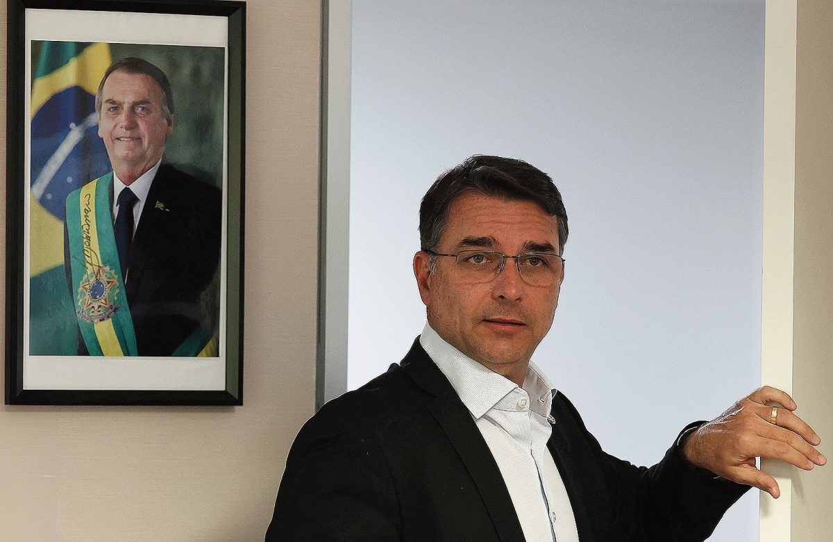 Flávio Bolsonaro Defende Fim da Reeleição, Mas Apenas 30% dos Brasileiros Veem Benefício Político