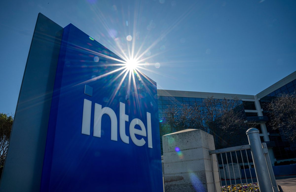 Intel dispara 23% em bolsa ao superar expectativas com projeção de vendas record