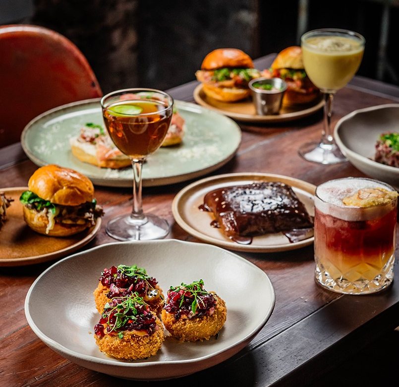 Surreal Bar Botafogo: Música, Coquetelaria e Gastronomia Criativa em Experiência Imersiva