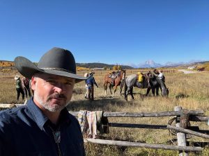 Tom Welling abandona Hollywood para criar cavalos em rancho na Califórnia