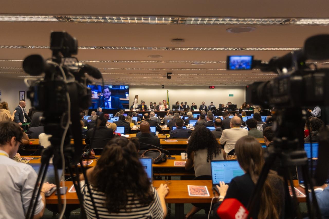 Câmara aprova PEC que estabelece fim da escala 6×1 e reduz jornada para 40 horas semanais