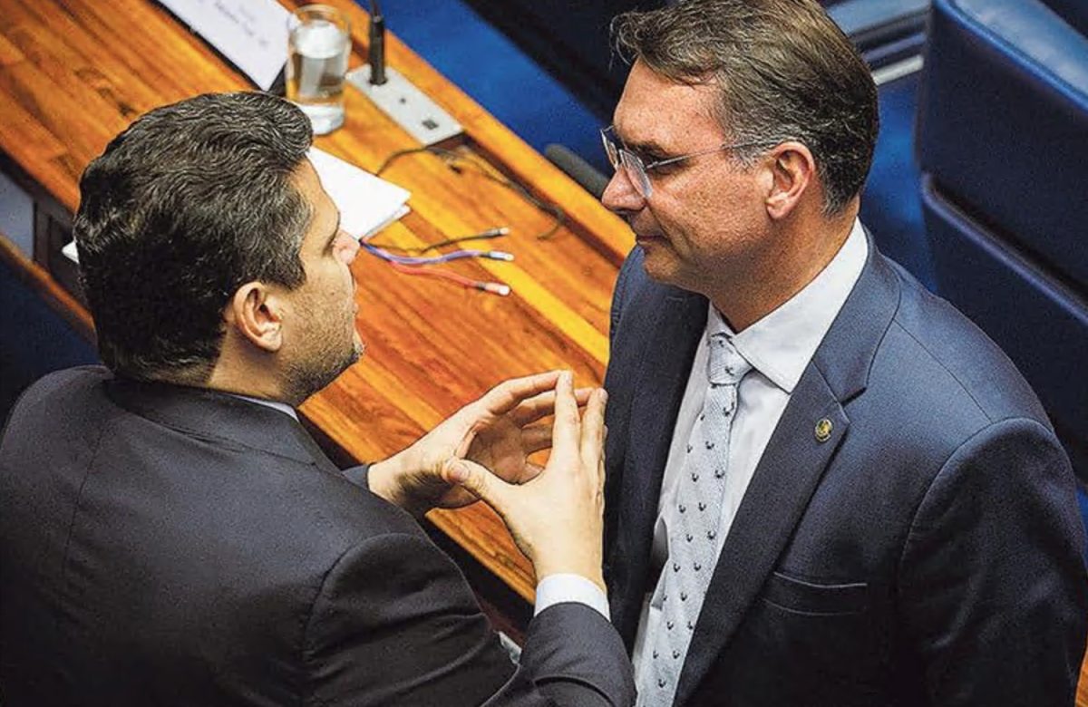 Crise entre Planalto e presidente do Senado aproxima federação União-PP de apoiar Flávio Bolsonaro