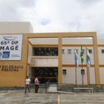 Idosa em estado gravíssimo após atropelamento por motociclista que empinava moto em Magé