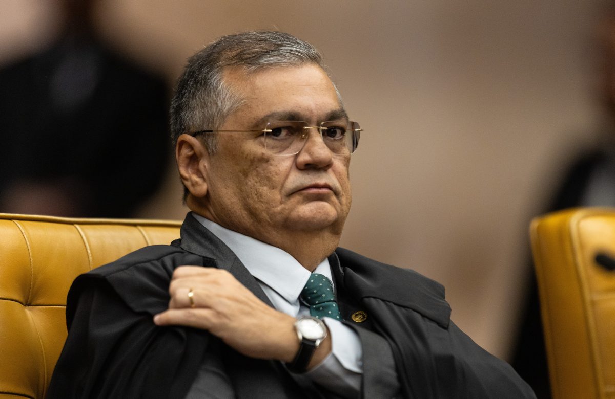 Ministro Flávio Dino defende decisões individuais no STF contra críticas de abuso de poder