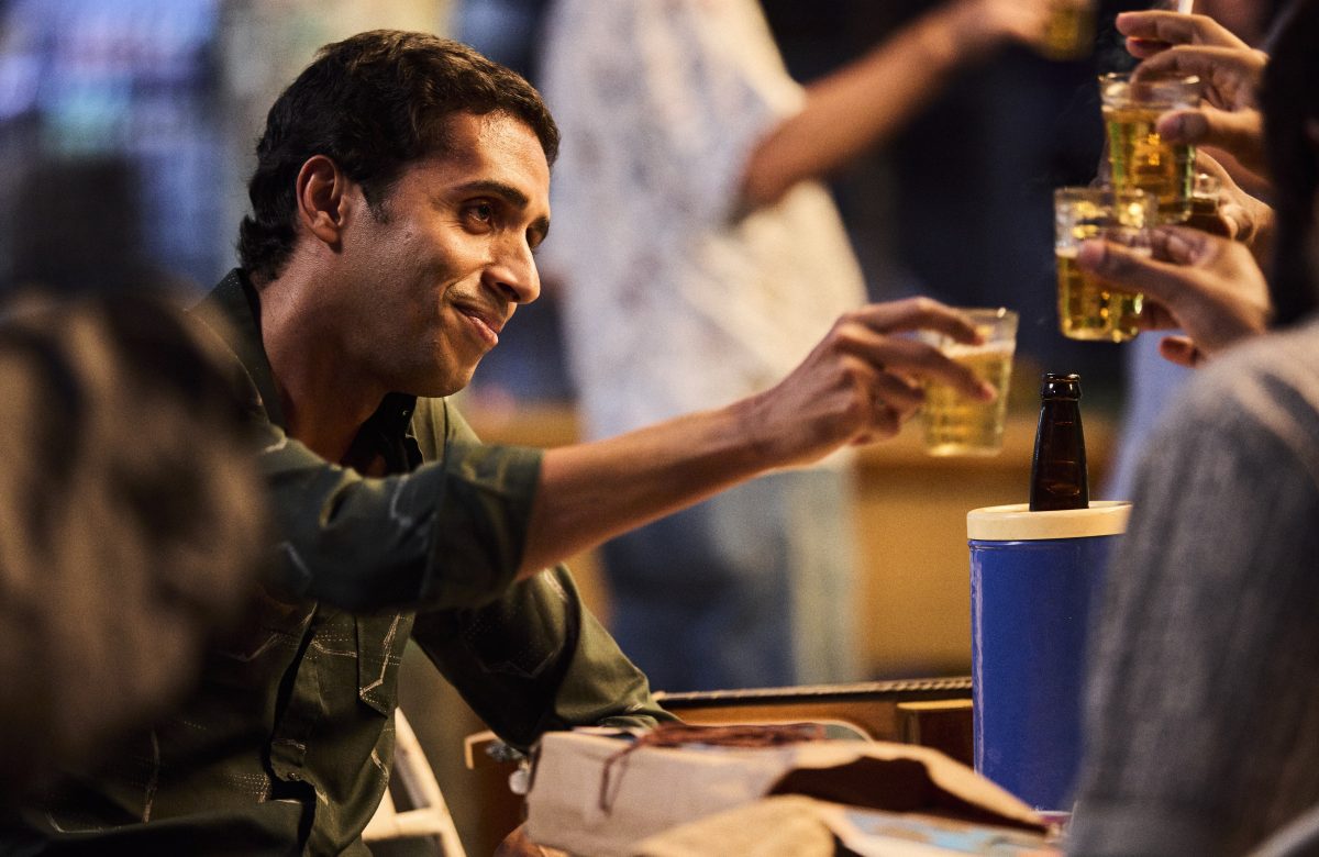 Mosquito vive Zeca Pagodinho em cinebiografia: veja primeira foto do ator no papel icônico