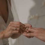 Noivas apostam em bioestimuladores de colágeno nas mãos antes do casamento: conheça a tendência