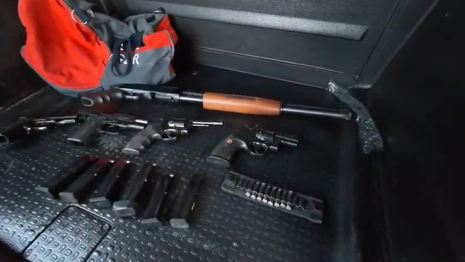Polícia Civil prende CACs com registros cassados que não devolveram armas e suspeitos de fornecer munição a facções