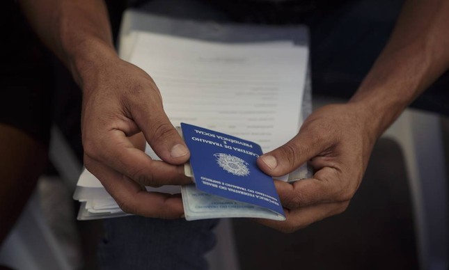 Renda Média no Brasil Atinge Recorde de R$ 2.264 em 2025 com Crescimento de 6,9%
