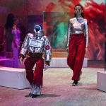 Robôs Humanoides Desfilam na Coreia do Sul: Futuro da Moda Encontra Inteligência Artificial