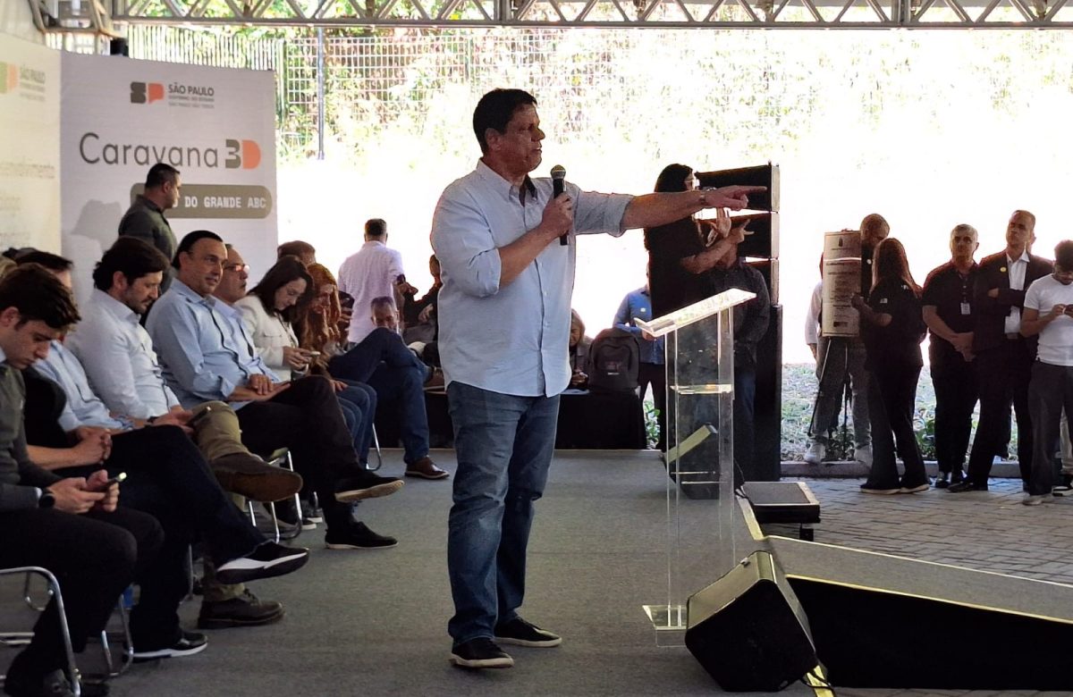 Tarcísio reconhece que escândalo Master preocupa, mas afirma que Flávio Bolsonaro prestou esclarecimentos