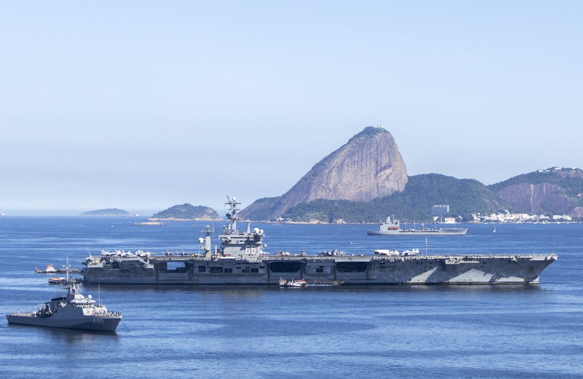 USS Nimitz: O Porta-Aviões Nuclear Cinquentão dos EUA Chega ao Rio de Janeiro para Última Missão