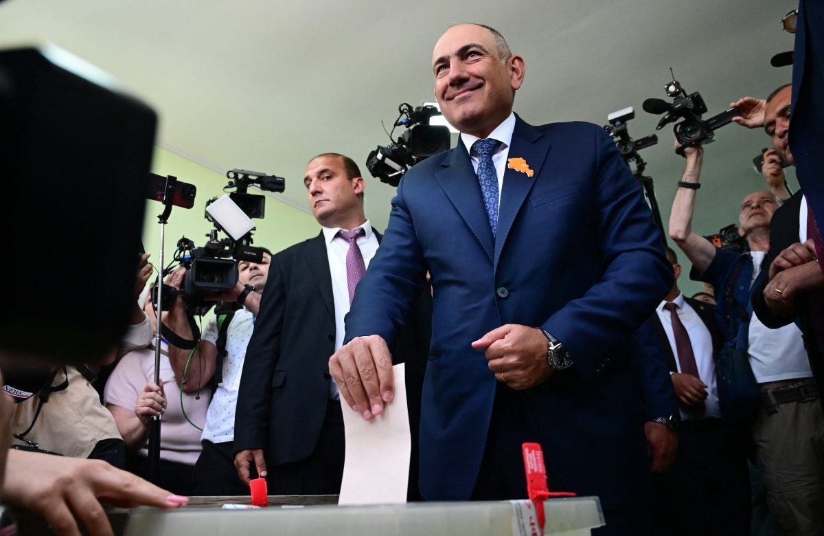 Armênia Escolhe Ocidente: Pashinian Vence Eleições e Aprofunda Distância de Moscou