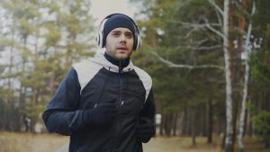 Correr no Frio: Benefícios, Segurança e Dicas de Especialistas para Treinar no Outono