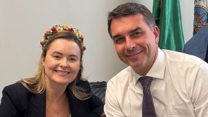 Deputada cotada para vice de Flávio Bolsonaro realiza missão oficial nos EUA