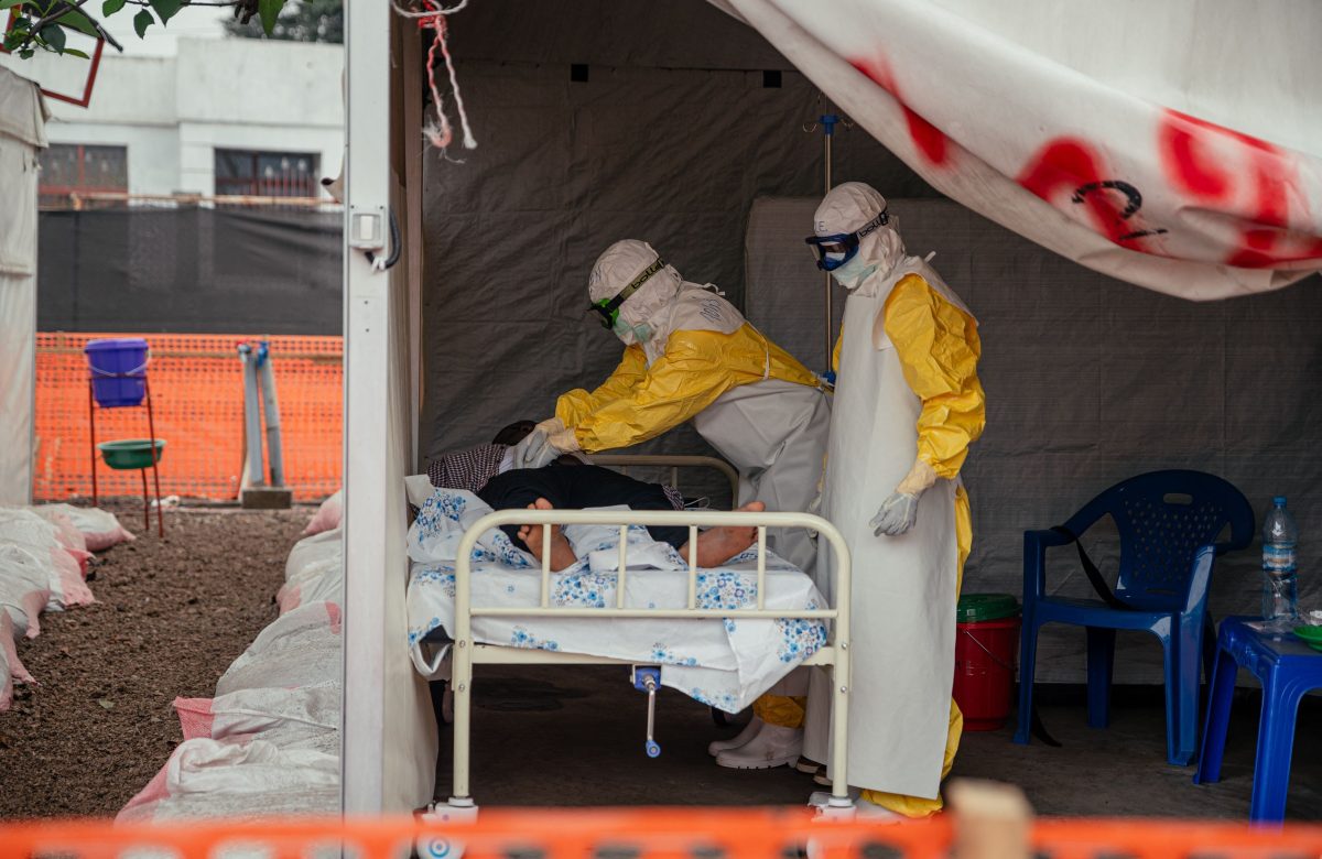 OMS reduz drasticamente casos suspeitos de Ebola na RDC e Uganda após descarte de diagnósticos