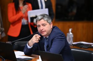 Prefeitos do Interior do Rio Defendem Carlos Portinho como Candidato ao Senado contra Favoritismo de Jordy e Cavalcante