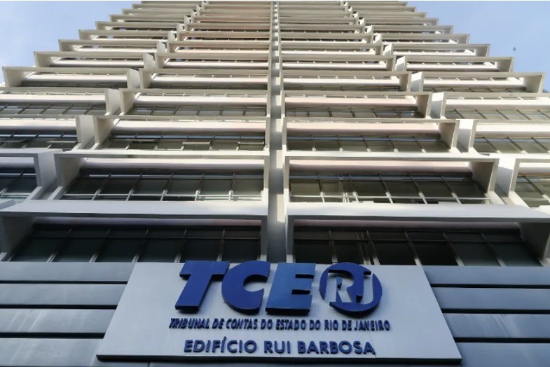 TCE-RJ pagou R$ 11,8 milhões em supersalários a conselheiros: conselheiro recebeu R$ 3 milhões em um mês