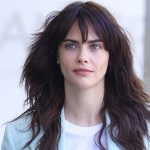 Cara Delevingne revela como a sobriedade transformou sua relação com sexo, intimidade e validação pessoal