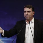 Dono de Contabilidade que Pagou R$ 500 Mil ao Escritório de Flávio Bolsonaro Já Foi Investigado por Notas Fiscais Falsas