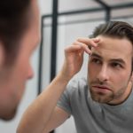 Estética Masculina em Alta: Homens Adotam Botox, Transplante Capilar e Tratamentos Corporais