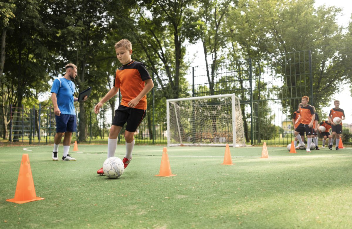 Futebol seguro: clube italiano proíbe cabeceios em categorias menores para proteger saúde cerebral
