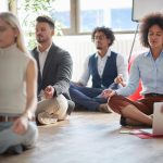 Meditação no Trabalho: O Que a Ciência Comprova Sobre Redução de Estresse