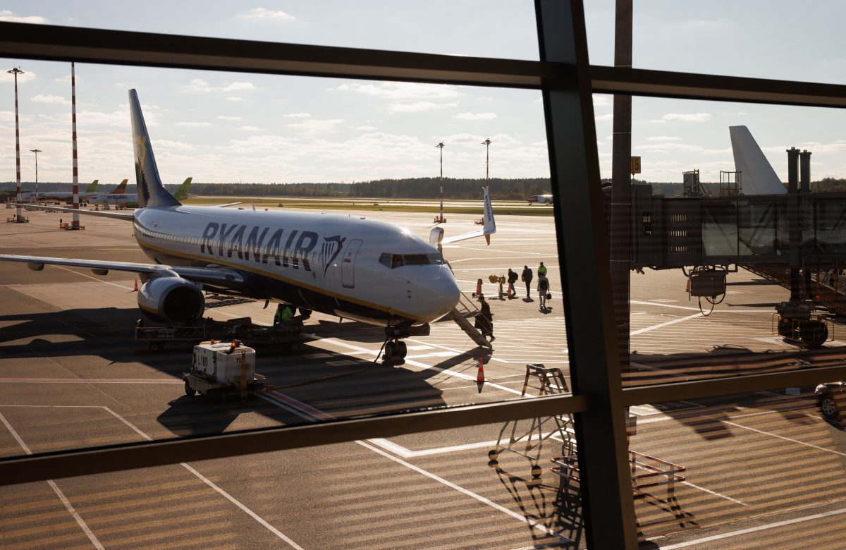 Pneu de avião se despende em aeroporto de Lanzarote; Ryanair investiga incidente