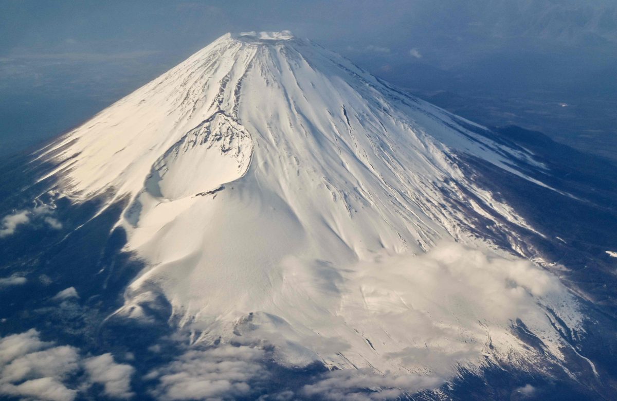 Turista suíço morre no Monte Fuji e idosa de 99 anos é resgatada após noite na montanha
