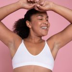 Axilas Escuras em Pele Negra: Causas, Tratamentos e Como Combater Estigmas