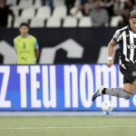 Botafogo encaminha venda de Matheus Martins ao Dinamo Moscou por até R$ 48 milhões